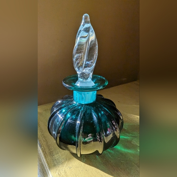 Vintage perfume bottle - Picture 1 of 6